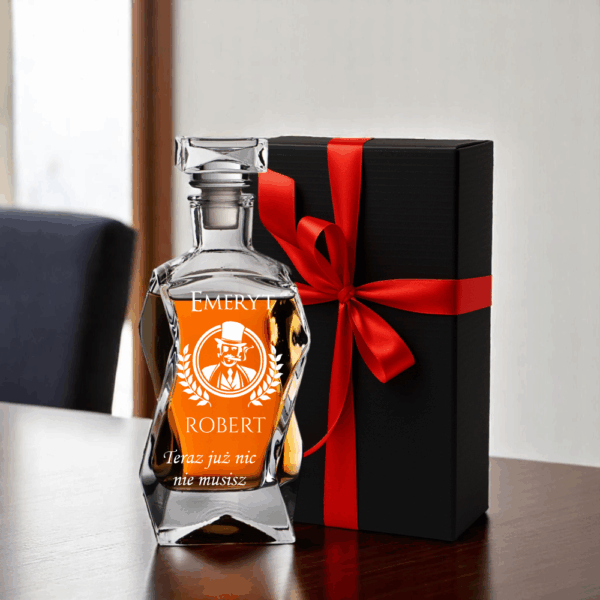 KARAFKA DO WHISKY Z GRAWEREM DLA EMRYTA EMERYTURA PREZENT DLA NIEGO
