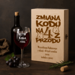 Skrzynka i kieliszek do wina z grawerem naturale