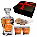 PREZENT DLA NIEGO ZESTAW KARAFKA DO WHISKY SZKLANKI GRAWER URODZINY 18-99
